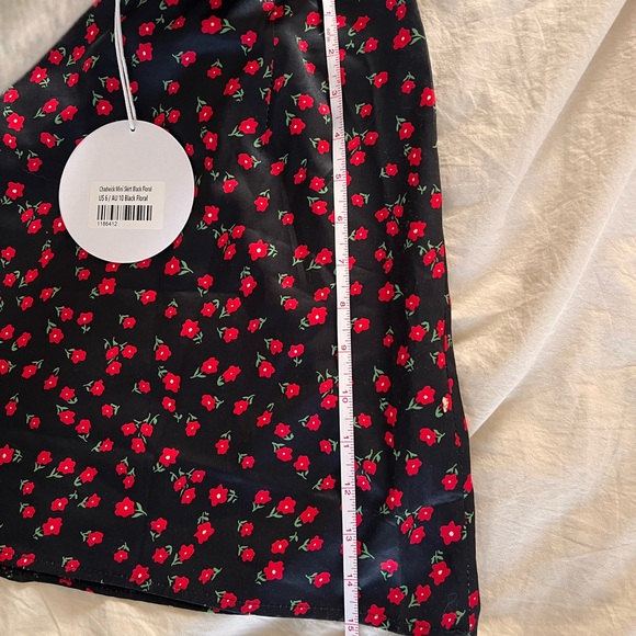 NWT Princess Polly Black Red Floral Mini Skirt Y2K Size 6 - Picture 5 of 7